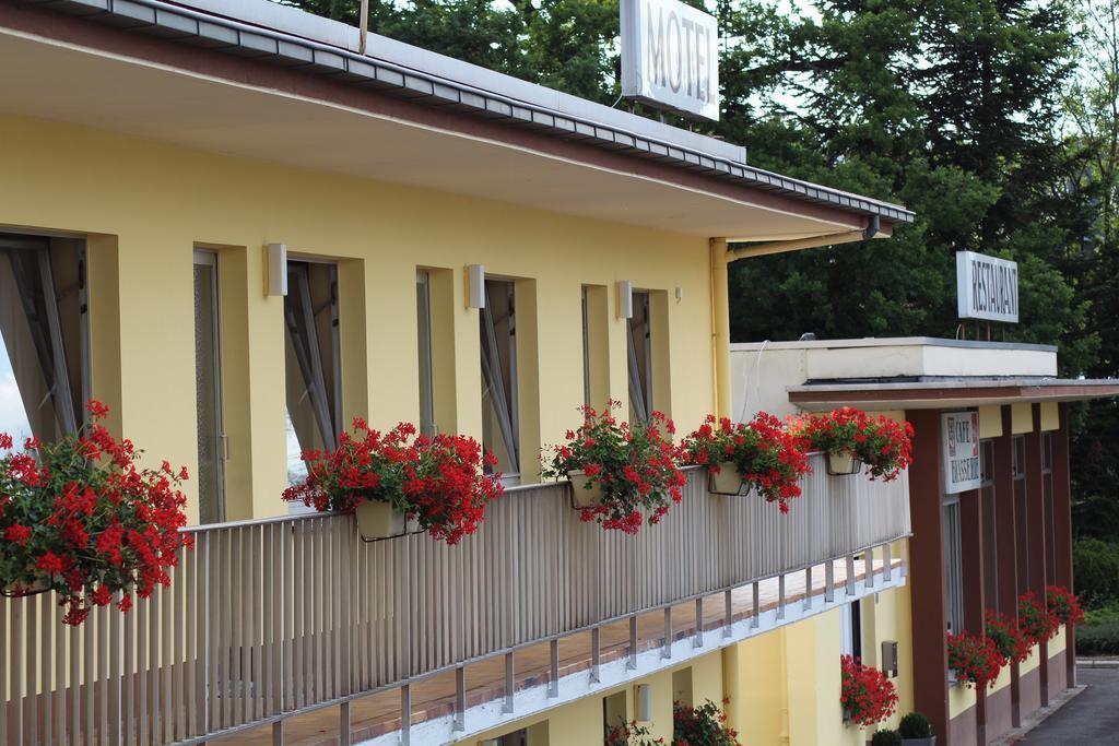 Hotel Drive In Motel Capellen Exteriör bild