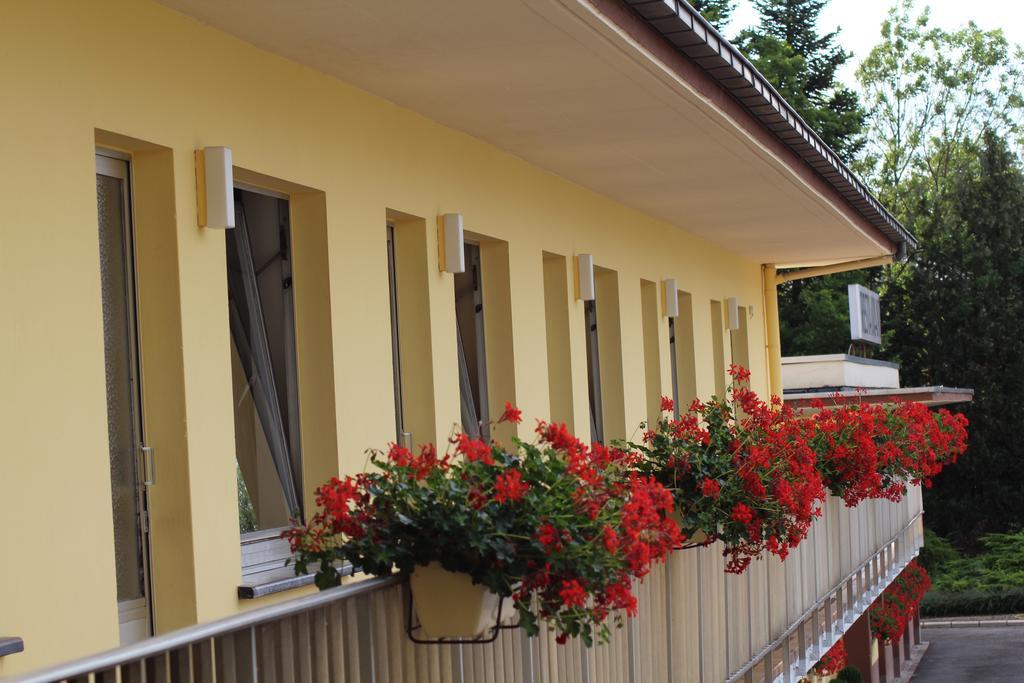 Hotel Drive In Motel Capellen Exteriör bild