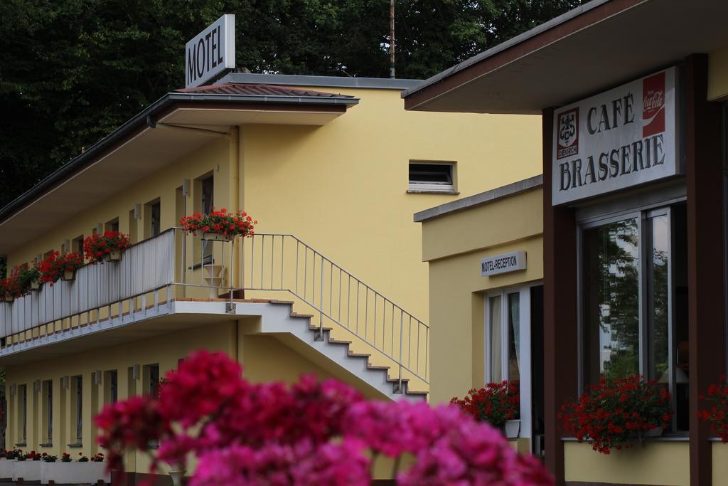 Hotel Drive In Motel Capellen Exteriör bild